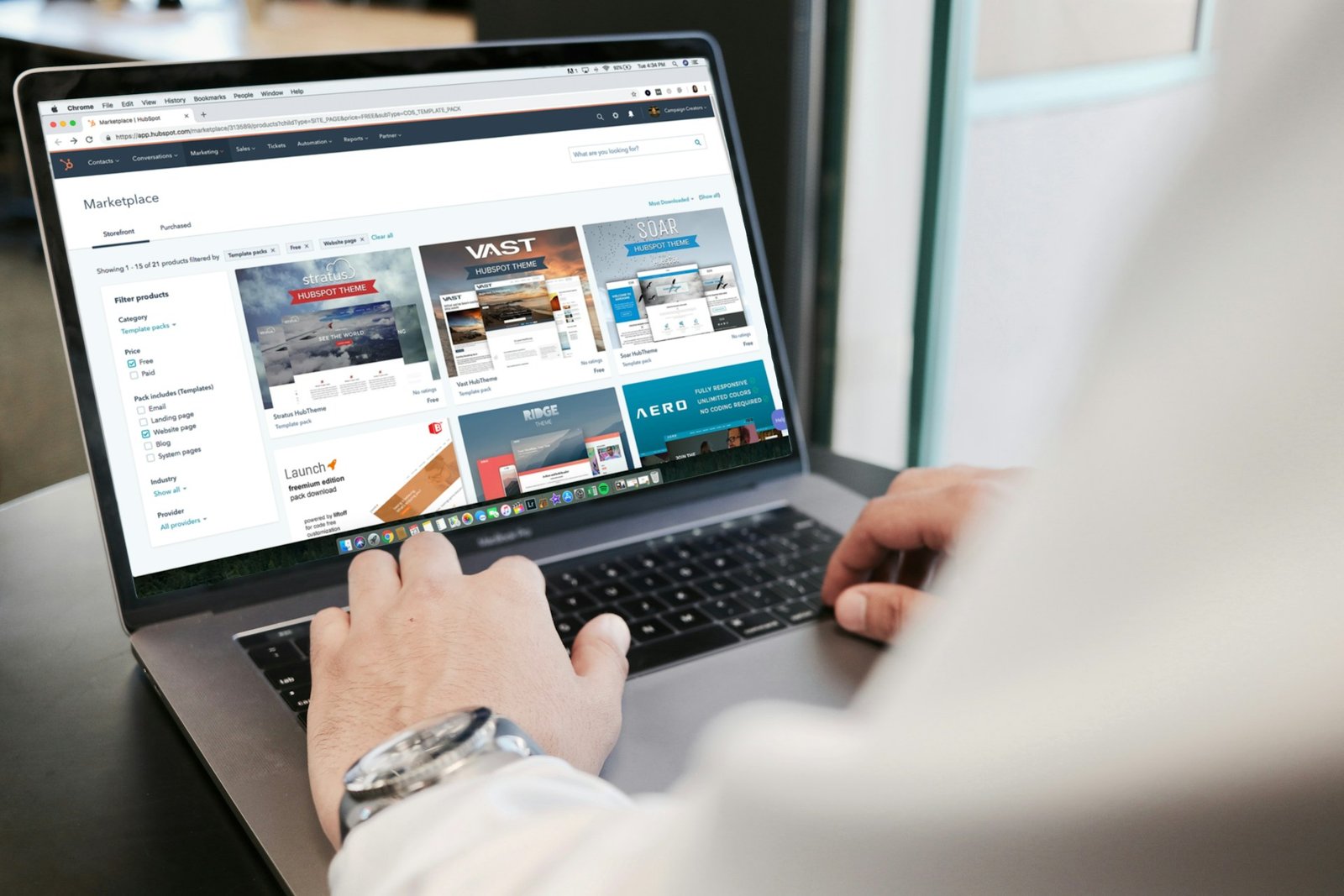 Professional Customer Service Representative for Client Support and Onboarding